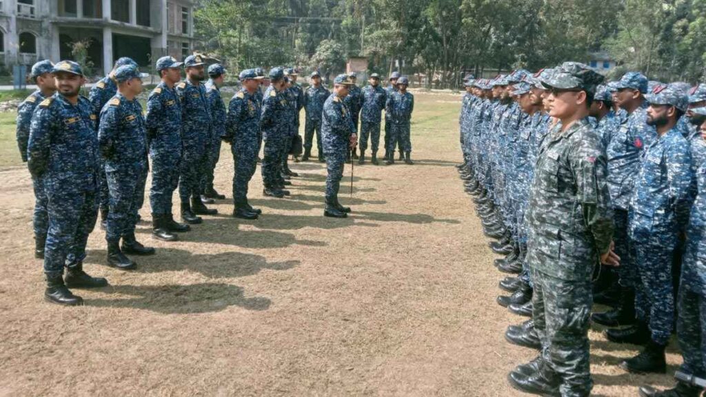 হাতিয়ায় আইনশৃঙ্খলা পরিস্থিতি পর্যবেক্ষণে চট্টগ্রাম নৌ অঞ্চলের কমান্ডার
