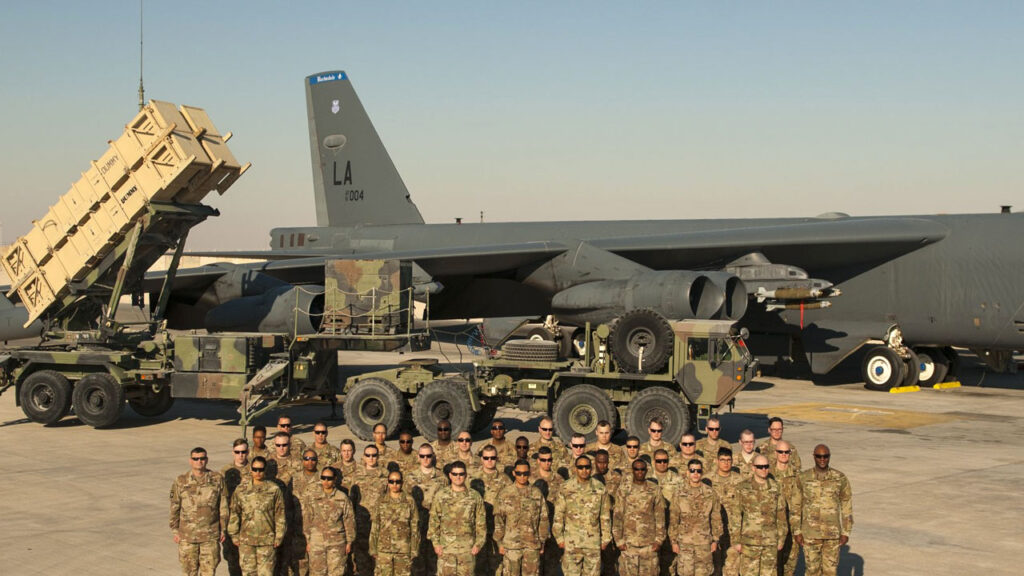 কাতারের মার্কিন ঘাঁটি ছাড়তে কর্মকর্তাদের নির্দেশনা যুক্তরাষ্ট্রের