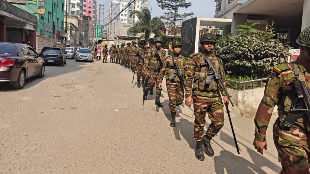 নির্বাচনী পরিবেশ নিরাপদ রাখতে মোহাম্মদপুরে সেনাবাহিনীর টহল