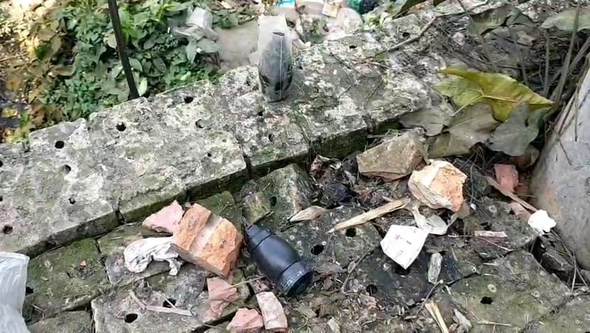 বান্দরবানে বাসস্ট্যান্ড এলাকা থেকে পরিত্যক্ত অবস্থায় দুইটি গ্যাস গ্রেনেড উদ্ধার