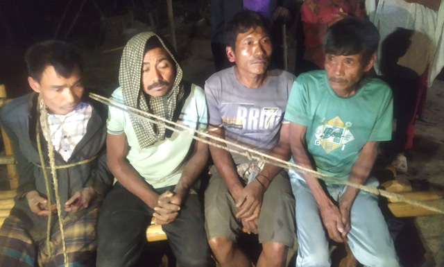 বান্দরবানের রোয়াংছড়িতে গরু চুরির সময় জনতার হাতে ৪ মারমা যুবক আটক