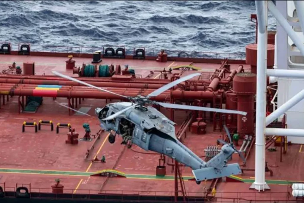 ভারত মহাসাগরে তেলবাহী জাহাজ দখলে নিল মার্কিন বাহিনী