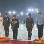 একুশের প্রথম প্রহরে তিন বাহিনীর প্রধানদের শ্রদ্ধা নিবেদন