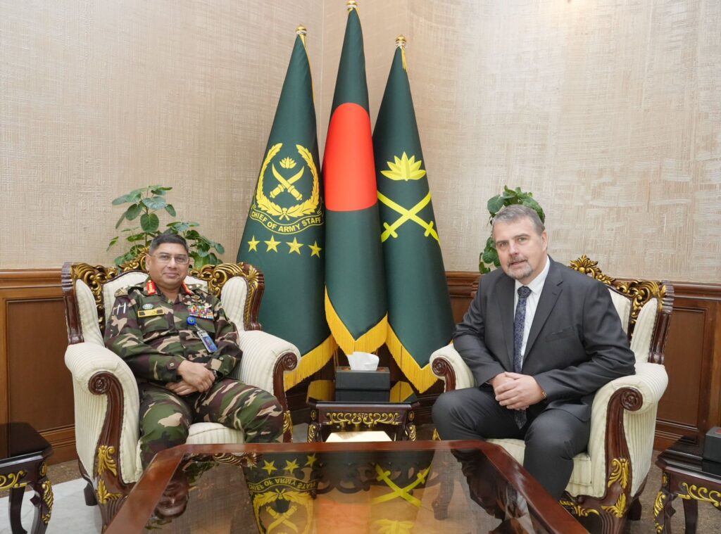 সেনাপ্রধানের সঙ্গে ইউরোপীয় ইউনিয়নের রাষ্ট্রদূতের সৌজন্য সাক্ষাৎ