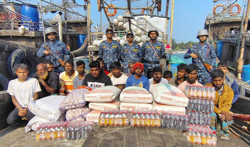 মায়ানমারে পাচারকালে বঙ্গোপসাগরে সিমেন্ট বোঝাই দুটি বোটসহ ১৯ জন আটক