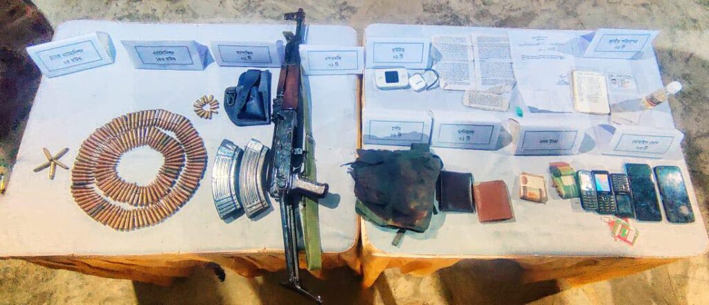 রোয়াংছড়িতে সেনা অভিযানকে ঘিরে গোলাগুলিতে জেএসএস সন্ত্রাসী নিহত, অস্ত্র ও গুলি উদ্ধার