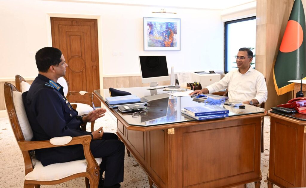 আকাশসীমা সুরক্ষা ও আধুনিকায়ন নিয়ে প্রধানমন্ত্রীর সঙ্গে বিমান বাহিনী প্রধানের আলোচনা