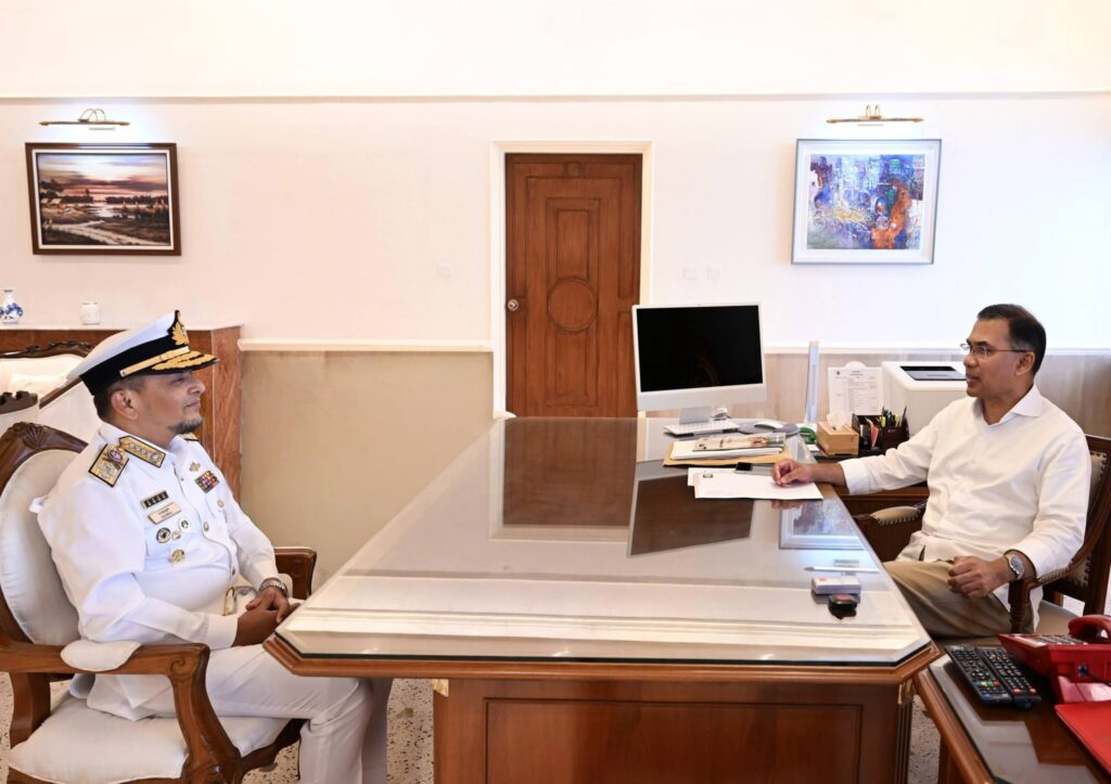 জলসীমা নিরাপত্তা ও সুনীল অর্থনীতি নিয়ে প্রধানমন্ত্রীর সঙ্গে নৌবাহিনী প্রধানের বৈঠক