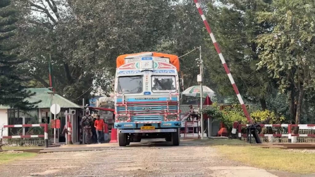 চার বছর পর বাংলাদেশে গম রফতানিতে নিষেধাজ্ঞা তুলল ভারত, হিলি বন্দরে আমদানির আশা