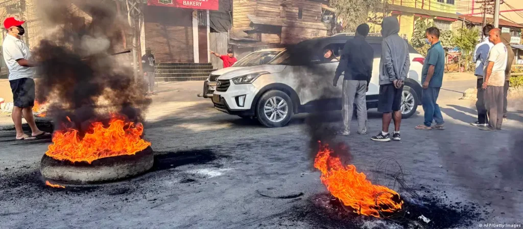 ভারতের মণিপুরে ফের সহিংসতা, কারফিউ জারি ও ইন্টারনেট বন্ধ