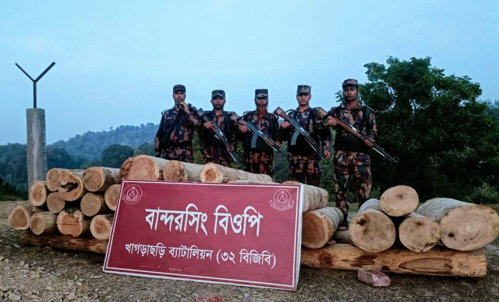 খাগড়াছড়িতে বিজিবির অভিযানে বিপুল পরিমাণ চোরাচালানকৃত অবৈধ কাঠ উদ্ধার