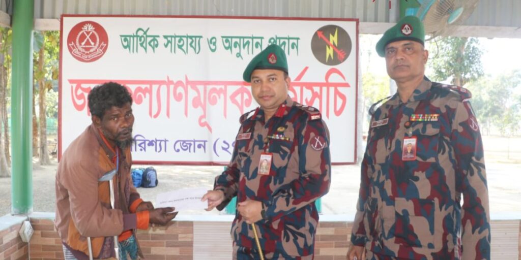 “সম্প্রীতি ও উন্নয়ন” কর্মসূচির আওতায় অসহায় পরিবারের পাশে ২৭ বিজিবি