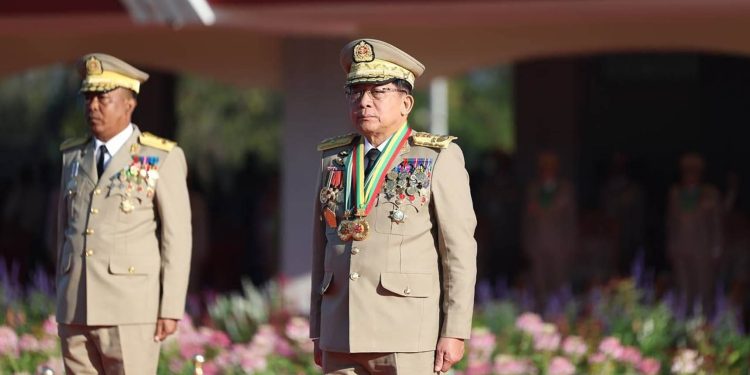 ম্যান্ডালয়ে রকেট হামলা থেকে অল্পের জন্য রক্ষা পেলেন জান্তা প্রধান মিন অং হ্লাইং