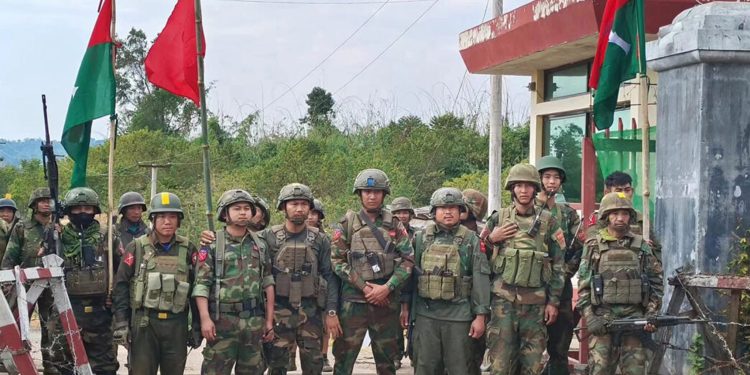 মিয়ানমারের কাচিন প্রদেশে জান্তার ইনফ্যান্ট্রি ব্যাটালিয়ন দখলে মরিয়া কেআইএ, ব্যাপক সংঘর্ষ