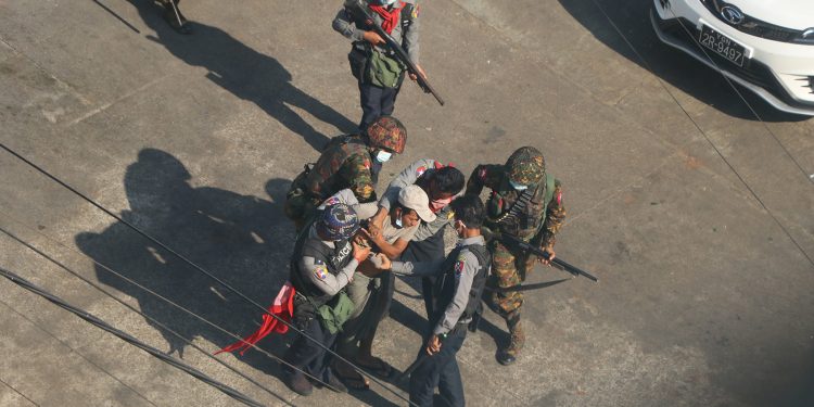 নতুন সংসদ গঠনের কয়েক সপ্তাহ আগে ‘গণতন্ত্রের’ মোড়কে নজরদারি জোরদার করল মিয়ানমার জান্তা