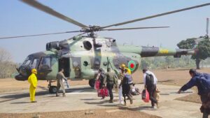 দুর্গম পাহাড়ে ভোটের প্রস্তুতি: সাজেক–বাঘাইছড়ির ৬ কেন্দ্রে হেলিকপ্টারে পাঠানো হচ্ছে নির্বাচনী সরঞ্জাম
