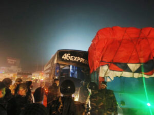 বগুড়ায় মধ্যরাতে বাস-ট্রাক সংঘর্ষ: আহত বাসযাত্রীদের উদ্ধার করল সেনাবাহিনী