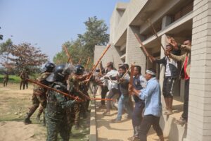 নির্বাচনী নিরাপত্তা নিশ্চিতে চট্টগ্রামের ফটিকছড়িতে সেনাবাহিনীর নেতৃত্বে মহড়া