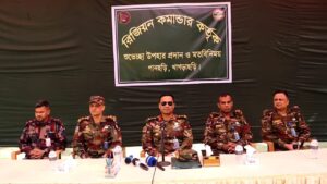 পানছড়িতে সেনাবাহিনীর শুভেচ্ছা উপহার প্রদান: মতবিনিময় সভায় শান্তি ও সম্প্রীতির বার্তা রিজিয়ন কমান্ডারের