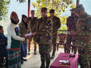 দুর্গম বড় মদকে নির্বাচনী প্রস্তুতি জোরদার: ভোটকেন্দ্র পরিদর্শনে ১৬ ইস্ট বেঙ্গল রেজিমেন্টের উপ-অধিনায়ক