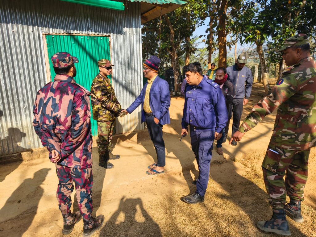 দুর্গম বড় মদকে নির্বাচনী প্রস্তুতি জোরদার: ভোটকেন্দ্র পরিদর্শনে ১৬ ইস্ট বেঙ্গল রেজিমেন্টের উপ-অধিনায়ক