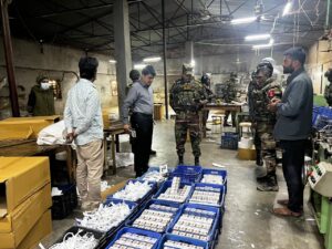 বগুড়ায় ভুয়া সিগারেট কারখানায় সেনাবাহিনীর অভিযান, বিপুল পরিমাণ নকল সিগারেট ও ব্যান্ডরোল জব্দ