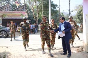 আলীকদম ও লামায় কঠোর নিরাপত্তায় ভোটগ্রহণ, কেন্দ্র পরিদর্শনে জোন অধিনায়ক