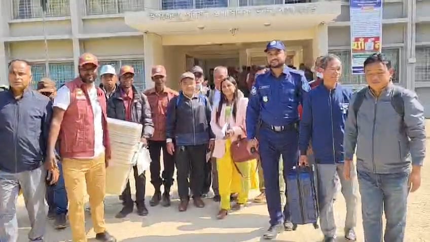 দুর্গম বাঘাইছড়ি-সাজেকের ৬ কেন্দ্রে ভোট শেষে হেলিকপ্টারে ফিরছে কর্মকর্তা ও সরঞ্জাম