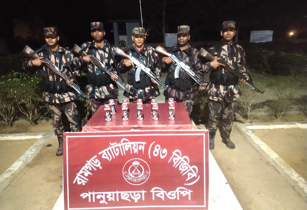 চট্টগ্রামের ভারত সীমান্তে ৪৩ বিজিবির অভিযানে ১০ বোতল বিয়ার আটক