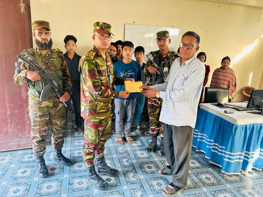 আলীকদম জোনের মানবিক উদ্যোগ: অসচ্ছলদের মাঝে প্রায় তিন লাখ টাকার অনুদান বিতরণ