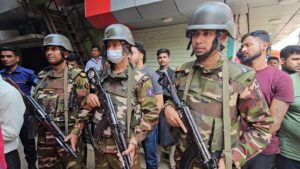 সেনাবাহিনীর সহায়তায় বান্দরবানে বাজার নিয়ন্ত্রণে মাঠে নামল জেলা প্রশাসন