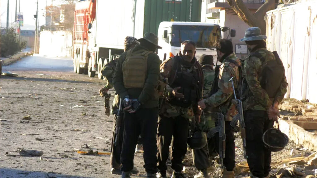 পাকিস্তানে সামরিক অভিযানকালে দুই সেনা সদস্যসহ নিহত ৭