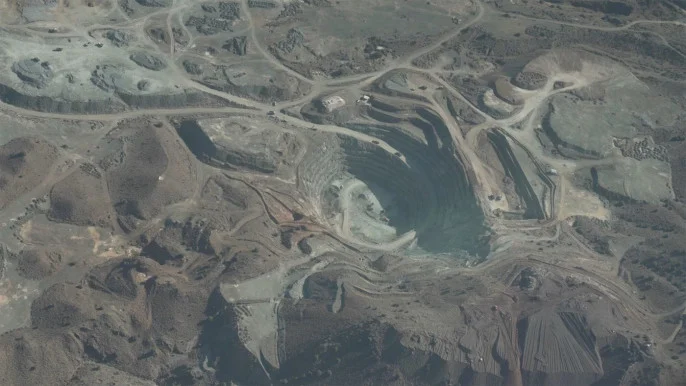 পাকিস্তানের বিপুল খনিজে নজর যুক্তরাষ্ট্রের, পথের কাঁটা তাদেরই ফেলে আসা অস্ত্র