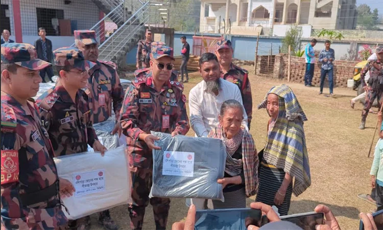 বান্দরবানের থানচিতে ৩৮ বিজিবির শীতবস্ত্র বিতরণ