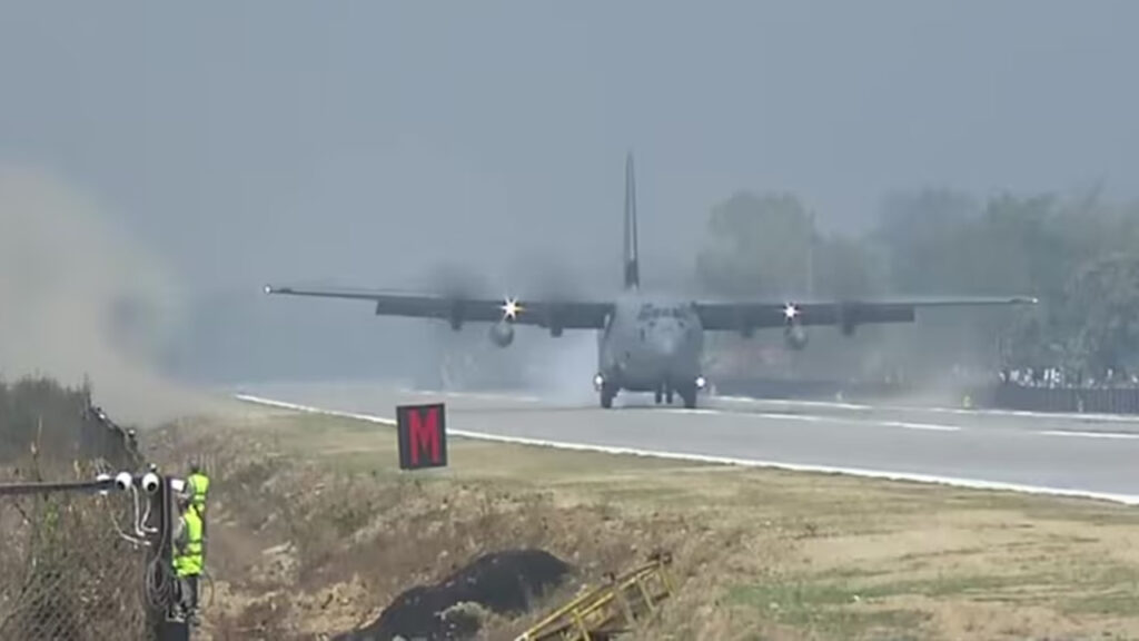 আসামের মহাসড়কে হঠাৎ মোদীর উড়োজাহাজের ‘জরুরি অবতরণ’