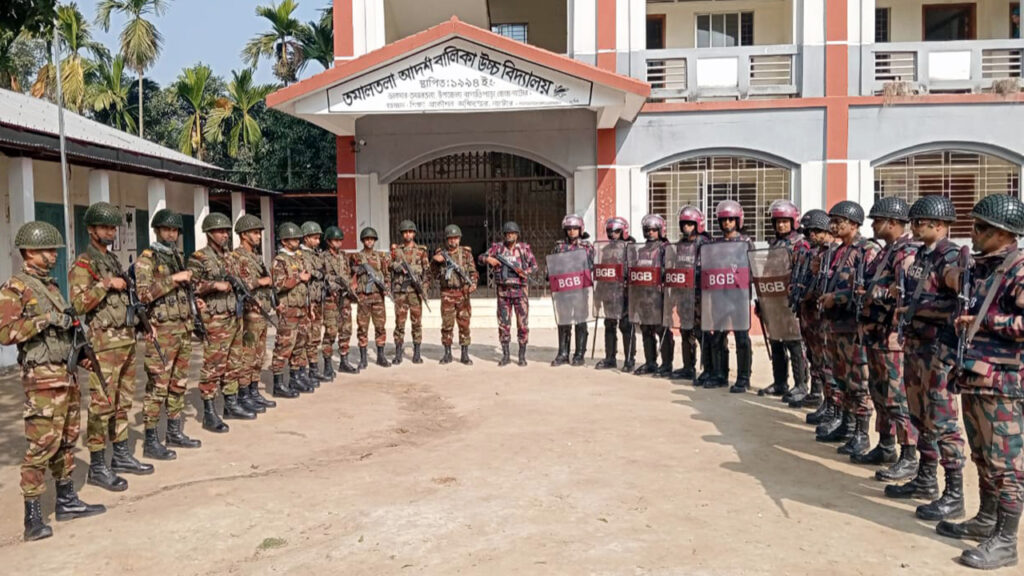 নাটোরে নির্বাচনী নিরাপত্তায় ১৪ প্লাটুন বিজিবি মোতায়েন