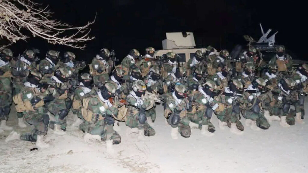 পাকিস্তানকে মোকাবিলায় ‘সুইসাইড স্কোয়াড’ গঠন করছে আফগানিস্তান