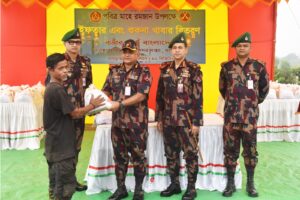 খাগড়াছড়িতে বিজিবির উদ্যোগে দুঃস্থ পরিবারের মাঝে ইফতার সামগ্রী বিতরণ