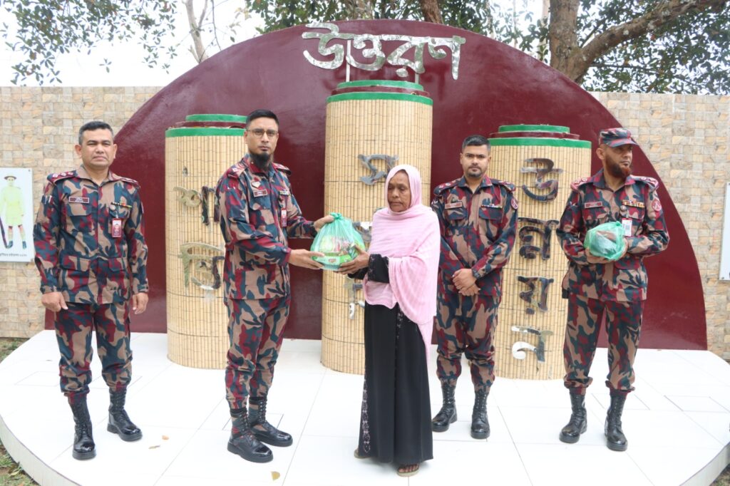 পানছড়িতে বিজিবির উদ্যোগে দুস্থ পরিবারের মাঝে ঈদ সামগ্রী ও টেউটিন বিতরণ