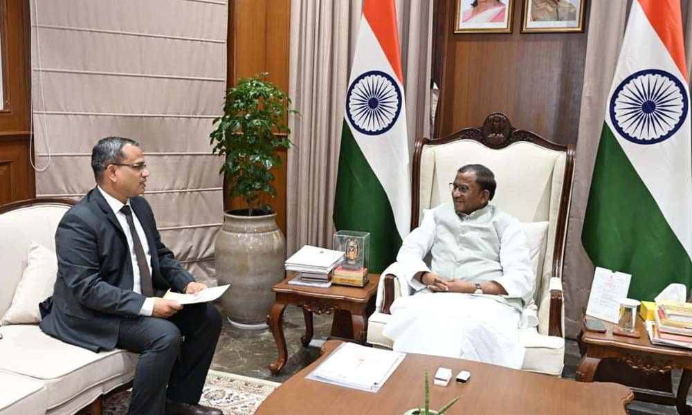 আসামের রাজ্যপালের সাথে সহকারী হাইকমিশনারের সাক্ষাৎ, বাংলাদেশ সফরের আমন্ত্রণ