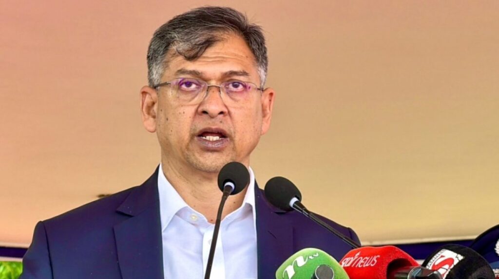 বর্তমান পোশাকে পুলিশ বাহিনী সন্তুষ্ট নয়: স্বরাষ্ট্রমন্ত্রী