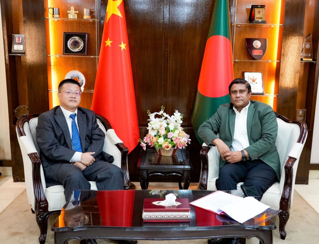 প্রধানমন্ত্রীর প্রতিরক্ষা উপদেষ্টার সঙ্গে চীনা রাষ্ট্রদূতের সৌজন্য সাক্ষাৎ