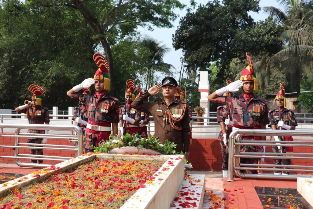 যশোরে বীরশ্রেষ্ঠ নূর মোহাম্মদ শেখের সমাধিসৌধে পুষ্পস্তবক অর্পণ
