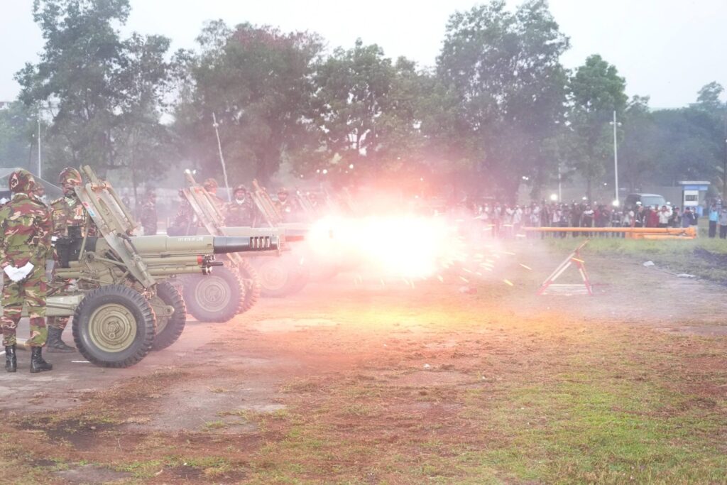 স্বাধীনতা ও জাতীয় দিবসে ৩১ বার তোপধ্বনিতে বীর শহীদদের প্রতি সেনাবাহিনীর গান স্যালুট