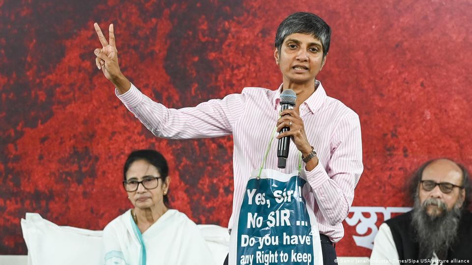 ভারতের প্রথম এলজিবিটিকিউ সাংসদ মেনকা গুরুস্বামী