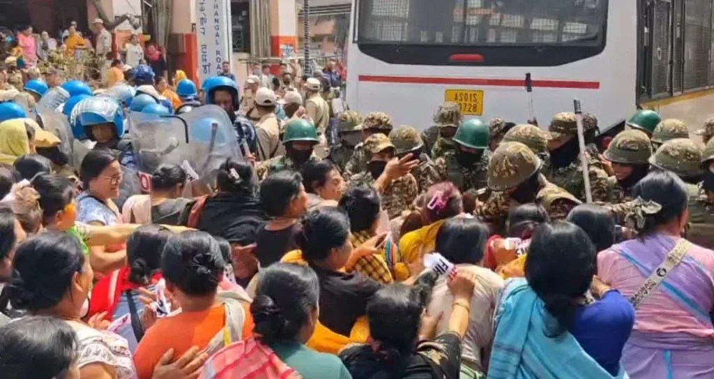 এনআরসি বাস্তবায়নের দাবিতে মণিপুরের রাজধানী ইম্ফলে বিক্ষোভ