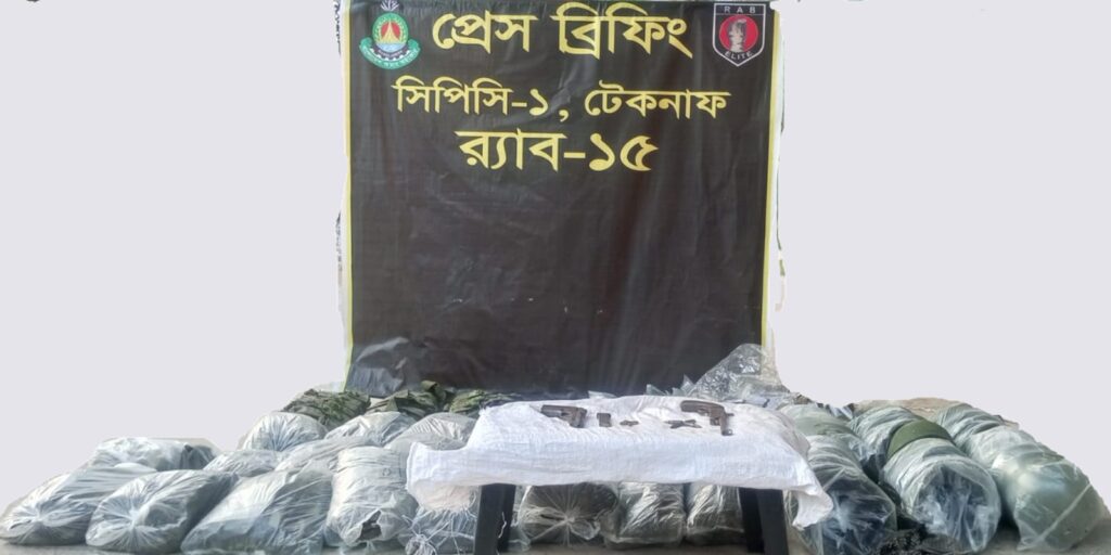 উখিয়ার রোহিঙ্গা ক্যাম্প থেকে বিদেশি পিস্তলসহ সামরিক সরঞ্জাম উদ্ধার