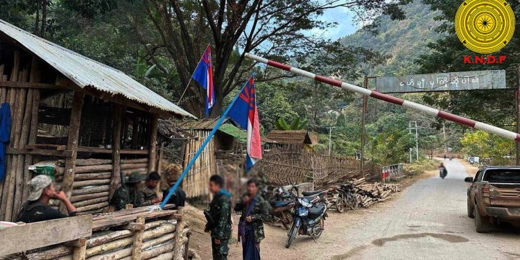 কারেন্নি নিয়ন্ত্রিত মাওচি খনি পুনর্দখলে জান্তার সেনা সমাবেশ, সীমান্ত বাণিজ্য ব্যাহত