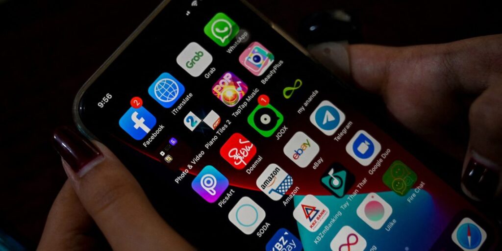 মিয়ানমারে মোবাইল ডিভাইস নিবন্ধন বাধ্যতামূলক, নজরদারি বাড়ানোর আশঙ্কা