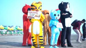 কক্সবাজার সৈকতে ব্যতিক্রমধর্মী সামাজিক আয়োজন, সচেতনতার বার্তা